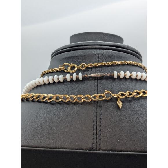 Lot of Four Gold Tone & White Theme Vintage Necklaces - Picture 9 of 11